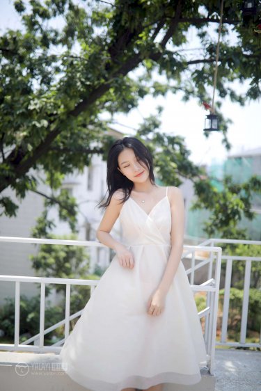 美女怀孕肚子瞬间变大